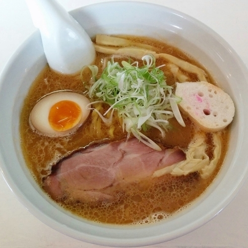 「白湯正油拉麺」@マルエス食堂の写真