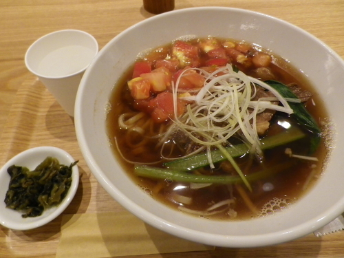 「トマト牛肉麺 高菜付」@春水堂 横浜ポルタ店の写真