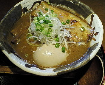 「らーめん＋味玉（１００円）＝８００円」@ゆいが 総本店の写真