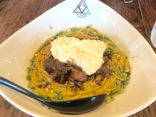 「牛煮込みまぜそば ラリーシール×2」@noodle kitchen ミライゑの写真