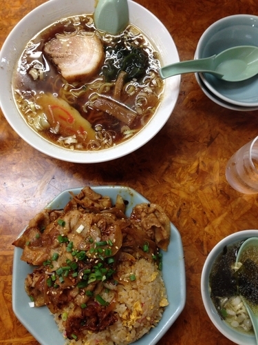 「ラーメン+肉乗せチャーハン550+750=1,300円」@かし亀の写真