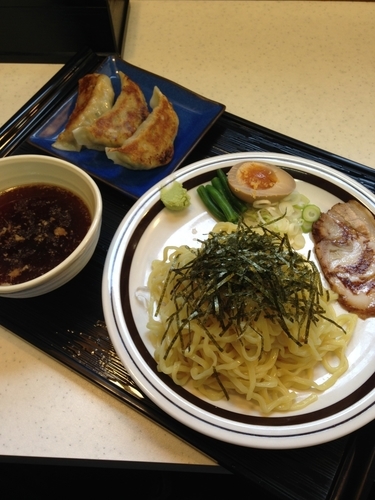 「ザルラーメンと大判ギョーザ(3コ)」@らぁめん みのざわやの写真