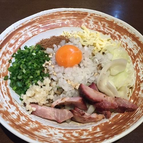 「黒どろまぜそば ＋チーズトッピング」@麺や 虎徹の写真