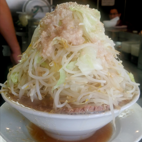 「ラーメン 680円（野菜増し増し・大蒜・脂）」@らーめん大 汐留店の写真