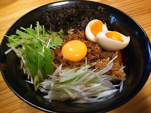 「【限定】辛味噌和え麺　並盛　※激辛　＋味玉：㋚券＆追い飯」@煮干しらあめん 燕黒の写真