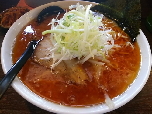 「らーゆ とん赤　※細麺　（麺大盛り）」@信州麺屋 とんずら －カエン－の写真