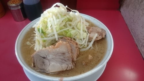 「特大豚増しラーメン、ニンニク、生姜」@ラーメン二郎 大宮店の写真