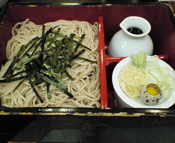 「箱そば　６７０円」@三好屋の写真