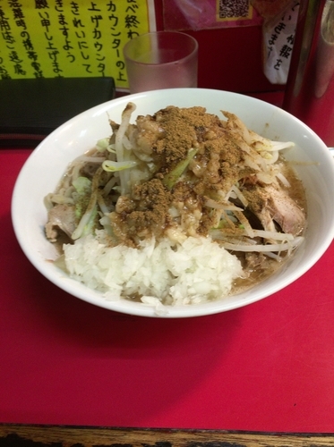 「豚ラーメン アブラ 玉ねぎ 魚粉」@豚ラーメン 蕨店の写真