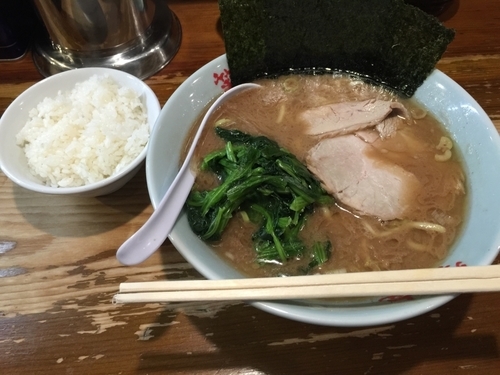 「ラーメン+ライス」@横浜らーめん 笑の家の写真