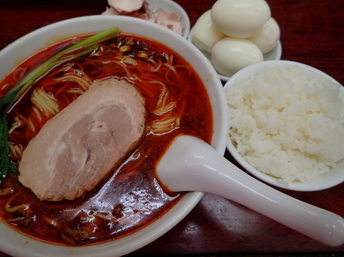 「タンタン麺 激辛 太麺＋ライス＋茹で玉子×4」@我流担々麺 竹子 本郷店の写真