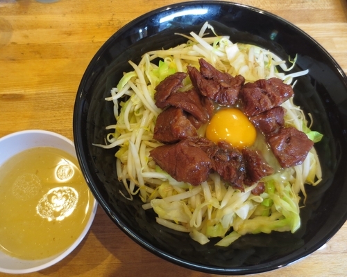 「牛すじぶっかけ（温・大盛り）800円」@牛すじラーメン ぶっかけ 大福の写真