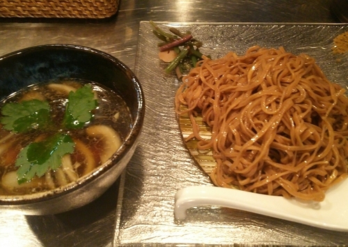 「鴨つけそば＋鴨出汁炊き込みご飯　900＋300円」@日の丸さんじの写真