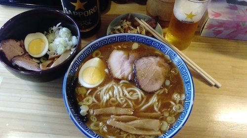 「特製中華そば+瓶ビール」@魂の中華そばの写真