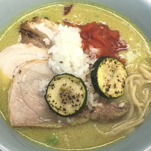 「アボカドラーメン」@ラーメン 樂只の写真
