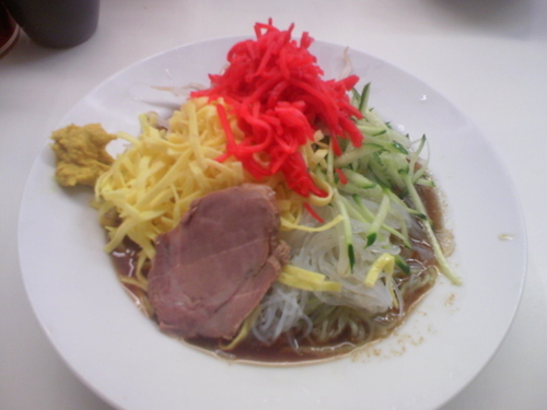 「冷し中華（辛子多め）４００円」@博多天神 渋谷南口店の写真