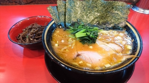 「ラーメン(味濃いめ･麺硬め)+海苔･木耳」@環2家の写真