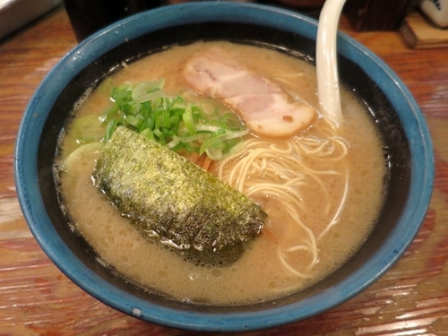 「らーめん・醤油 ６８０円 ※バリカタ」@九州らーめん もとまるの写真
