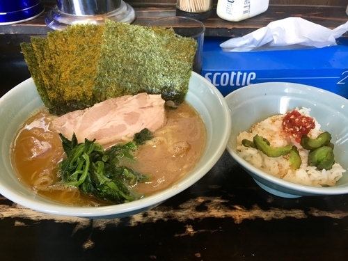 「海苔増しラーメン(カタメ) ¥700+小ライスサービス」@横浜ラーメン 武蔵家 三鷹店の写真