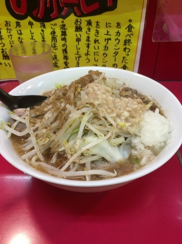 「豚ラーメン アブラ 玉ねぎ 魚粉」@豚ラーメン 蕨店の写真