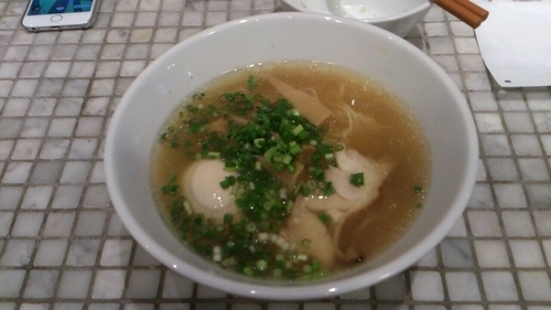 「鶏そば（醤油）_800円」@焼き鳥バル ジョニーとリーの写真