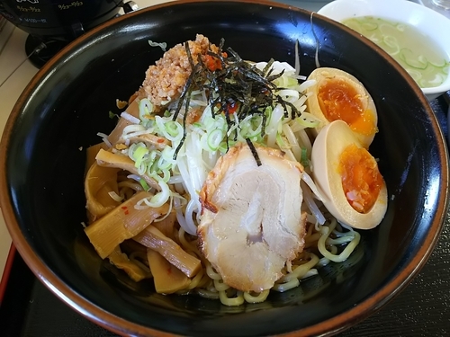 「汁なし担々麺　（大盛り：サービス券）」@くるまやラーメン 松本渚店の写真