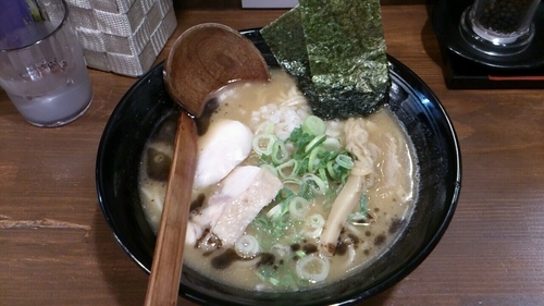 「濃厚黒鶏白湯らーめん_750円」@麺匠 黒庸介の写真