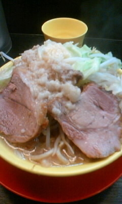 「ラーメン並(にんにく少し、あぶら）700円」@ラーメン イエローの写真