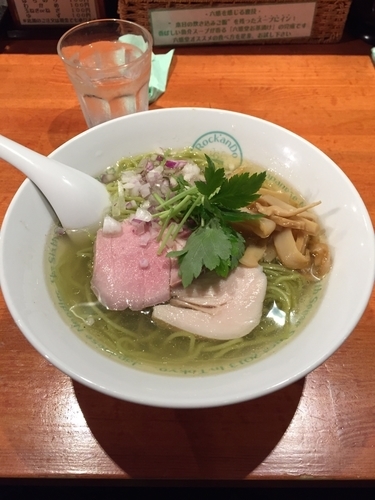 「塩グリーン麺」@麺屋 六感堂 Rock'anDoの写真
