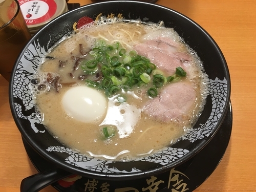 「味玉ラーメン／￥850」@博多一幸舎 池袋東口店の写真