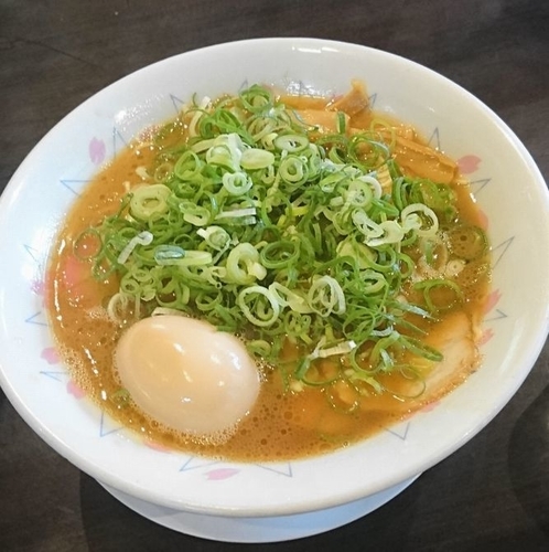 「中華そば(味付玉入)＋九条ネギ」@のりや食堂の写真