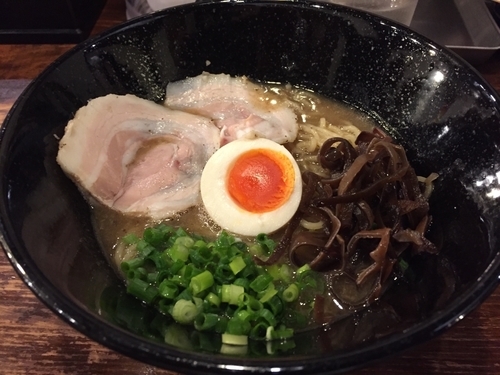 「極濃豚骨らーめん」@極濃豚骨 らーめん小僧の写真