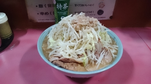 「大盛チャーシュー(ヤサイアブラ)￥９００」@ラーメン二郎 歌舞伎町店の写真