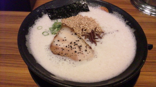「鬼コテ厚切り焼豚ラーメン（はりまラーメンパス本2特別メニュ）」@博多とんこつラーメン まるせん 藤江店の写真