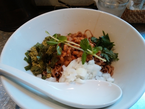 「冷やし隠玉納豆まぜそば」@さんじの写真