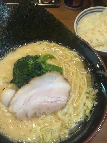 「醤油豚骨ラーメン」@横浜家系ラーメン 一刀家 茅場町店の写真