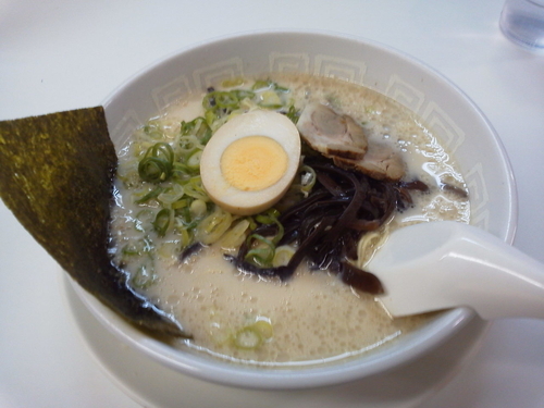 「ラーメン 500円」@博多天神 歌舞伎町一番街通り店の写真