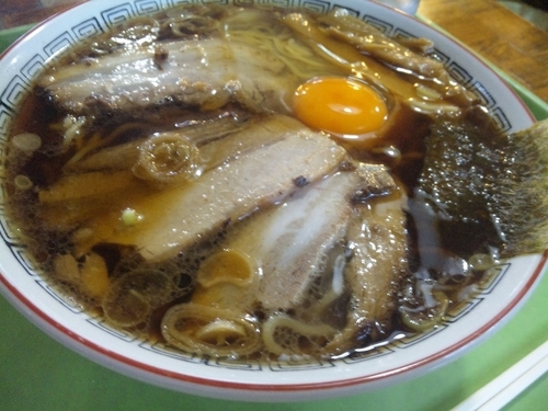 「生卵入り中華そば 840円」@ふくや 妻科店の写真