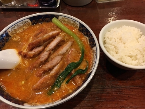 「排骨担々麺【1000円】ライス無料」@支那麺 はしご 入船店の写真