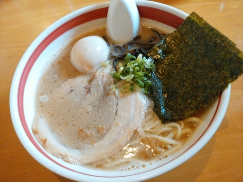 「豚骨味玉中太麺(並盛・150g)650円」@とんこつラーメン 光★MENJIの写真