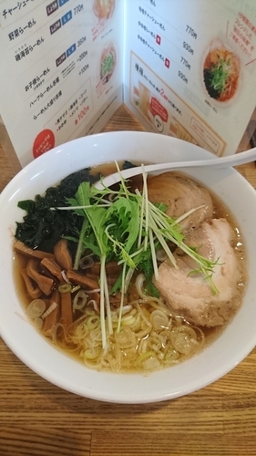 「潮風らーめん (醤油・手打ち) 620円」@らーめん榎穏の写真