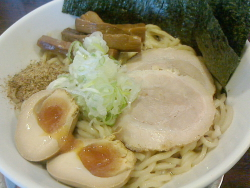 「油そば、中盛り」@自家製太打麺 勢拉 稲毛店の写真