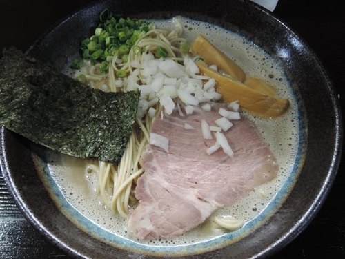 「濃厚ド煮干しらぁめん＋佐伝玉」@煮干らぁめん 佐伝の写真