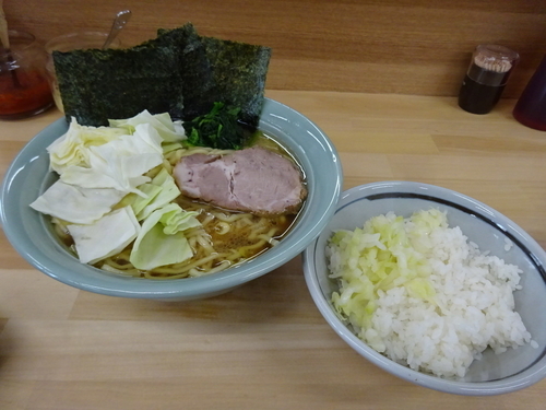 「ラーメン（中盛）850円+小ライス150円」@捲り家の写真