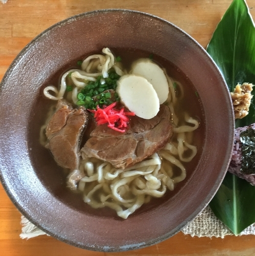 「木灰すば650円＋古代米のおにぎり160円」@てん to てんの写真