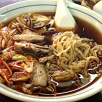 「ネギラーメン500円＋肉丼（ご飯少な目）」@柳華の写真