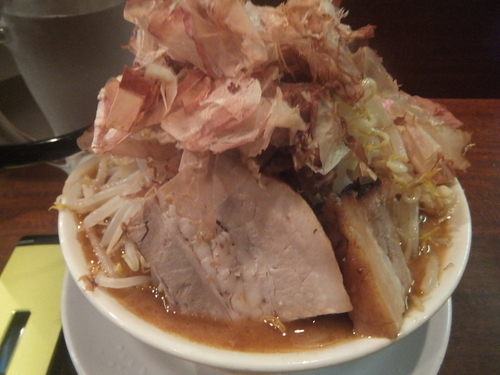 「みそラーメン680円(野菜ニンニクアブラカツオカラメ増し)」@ラーメン・つけ麺 笑福 西本町店の写真