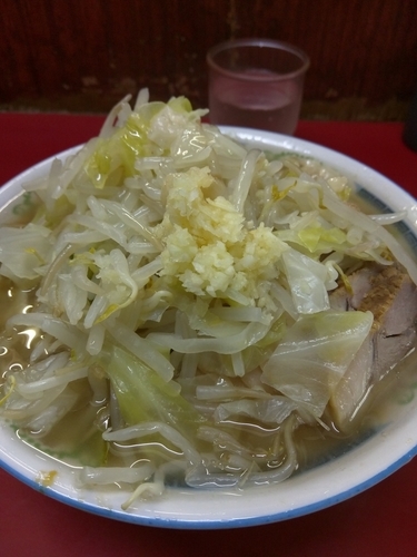 「小ラーメン豚入り（ヤサイニンニクアブラ）」@ラーメン二郎 目黒店の写真