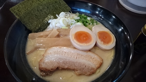 「味玉濃厚鶏だしラーメン(塩)」@らーめんなが田の写真