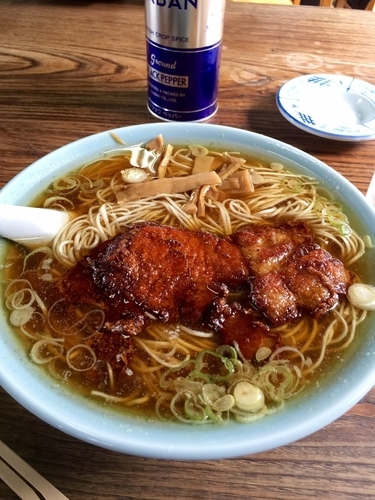 「特製らあめん900円＋大盛100円」@いろは食堂の写真